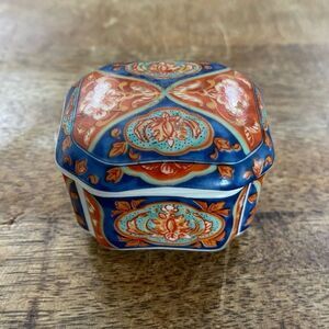 Tiny Imari hand painted trinket box Limoges style 2”